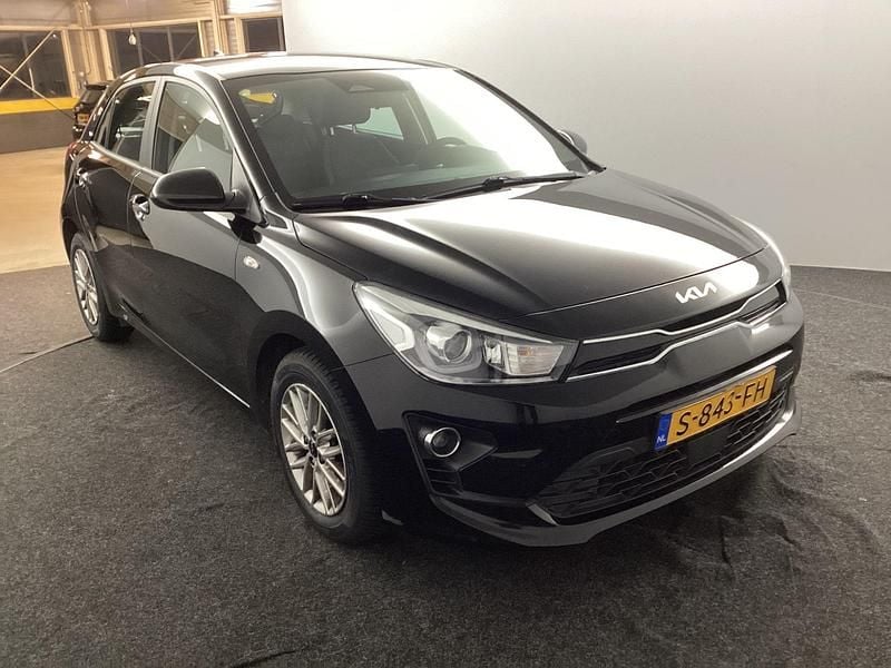 Occasion Kia Rio 101 PK (74 kW) 2023 Zwart Hatchback