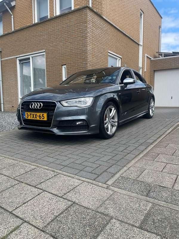 Grijs Gebruikt 2014 Audi A3 Sedan | € 15.000 (Iets duurder) - Afbeelding 1/4