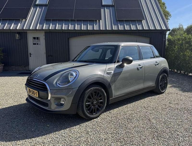 Grijs Gebruikt 2019 Mini ONE Hatchback | € 15.950 (Eerlijke prijs) - Afbeelding 1/4