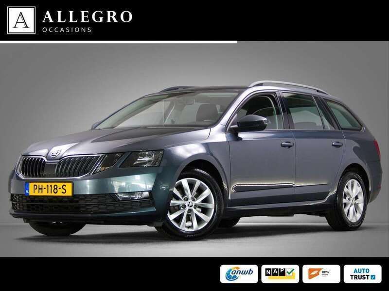 Grijs Gebruikt 2017 Skoda Octavia Business Line Stationwagen | € 12.445 (Duur) - Afbeelding 1/4