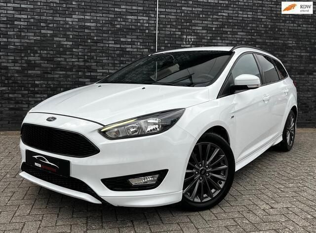 Wit Gebruikt 2017 Ford Focus ST-Line Stationwagen | € 12.400 (Eerlijke prijs) - Afbeelding 1/4
