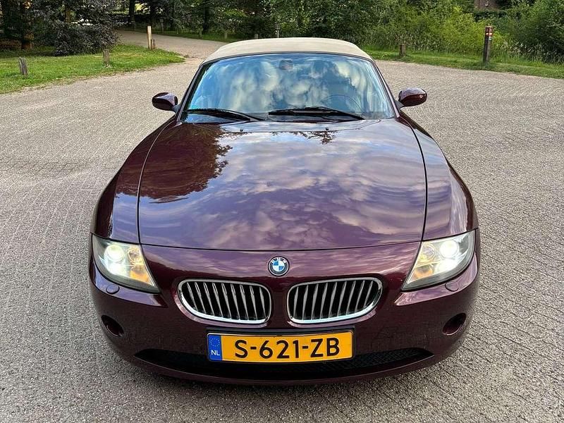 Rood Gebruikt 2005 BMW Z4 Cabriolet | € 8.650 (Goede deal) - Afbeelding 1/4