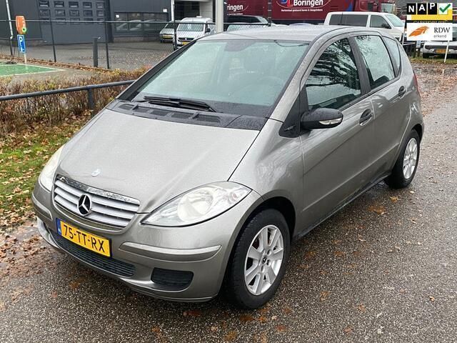 Grijs, metallic lak Gebruikt 2005 Mercedes A150 MPV | € 1.799 (Eerlijke prijs) - Afbeelding 1/4
