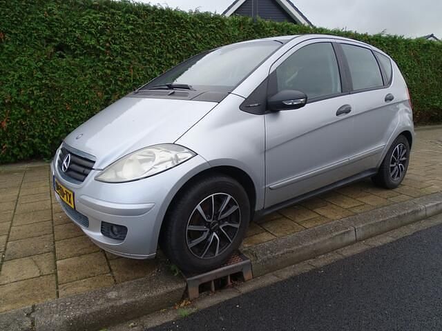 Grijs Gebruikt 2006 Mercedes A150 Classic MPV | € 1.950 - Afbeelding 1/4