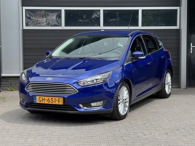 Blauw Gebruikt 2015 Ford Focus Titanium Hatchback | € 11.450 (Eerlijke prijs) - Afbeelding 1/4