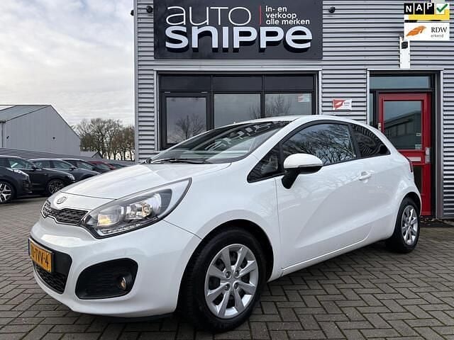 Wit Gebruikt 2012 Kia Rio Plus Hatchback | € 5.950 (Eerlijke prijs) - Afbeelding 1/4