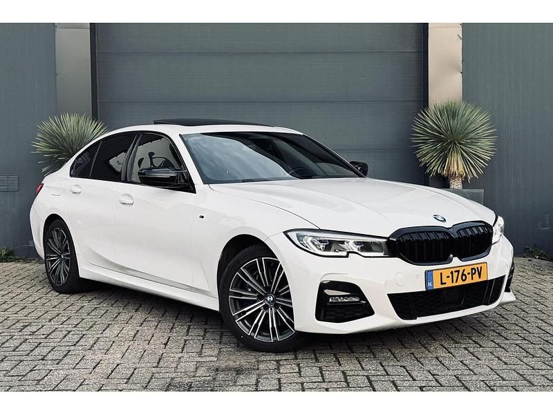 Wit Occasion 2020 BMW 330 Executive Sedan | € 33.450 (Iets duurder) - Afbeelding 1/4