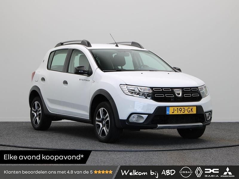 Wit Gebruikt 2020 Dacia Sandero Stepway Hatchback | € 16.940 (Duur) - Afbeelding 1/3
