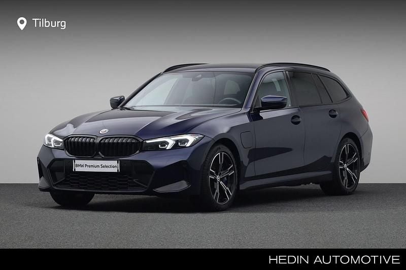 Blauw Occasion 2023 BMW 330e Comfort Edition Stationwagen | € 38.880 (Eerlijke prijs) - Afbeelding 1/4