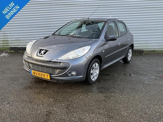Grijs Gebruikt 2010 Peugeot 206+ Hatchback | € 4.250 (Iets duurder) - Afbeelding 1/4