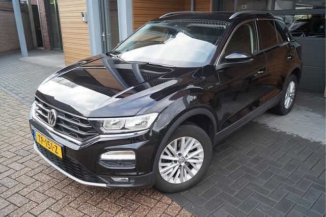 Zwart Gebruikt 2018 VW T-Roc Style SUV | € 16.850 (Iets duurder) - Afbeelding 1/4