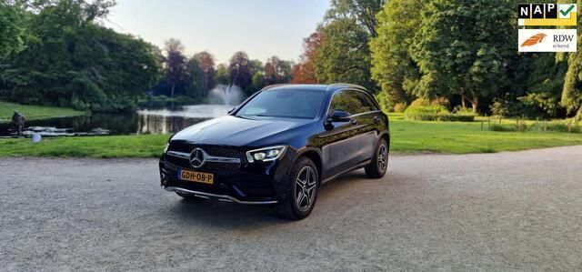 Zwart Gebruikt 2021 Mercedes GLC300 AMG line SUV | € 51.950 (Eerlijke prijs) - Afbeelding 1/4