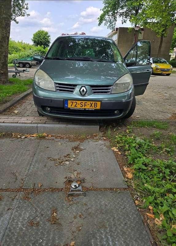 Gebruikt 2006 Renault Scénic II Exception MPV | € 1.700 (Duur) - Afbeelding 1/4