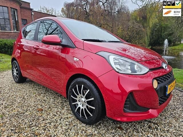 Rood Gebruikt 2018 Hyundai i10 Comfort Hatchback | € 7.999 (Goede deal) - Afbeelding 1/4