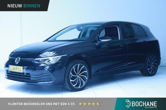 Deep black Gebruikt 2021 VW Golf VIII Life Hatchback | € 17.945 (Eerlijke prijs) - Afbeelding 1/4