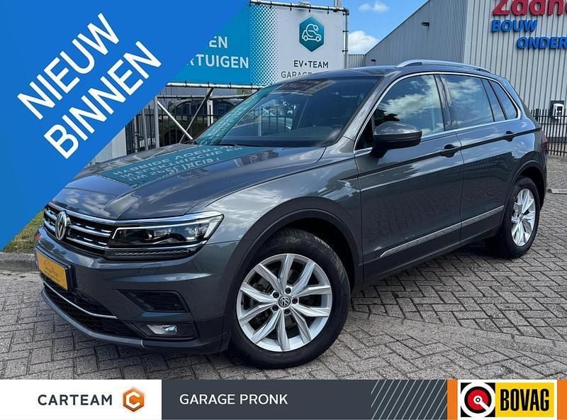Grijs Gebruikt 2020 VW Tiguan Highline SUV | € 29.000 (Super prijs) - Afbeelding 1/4
