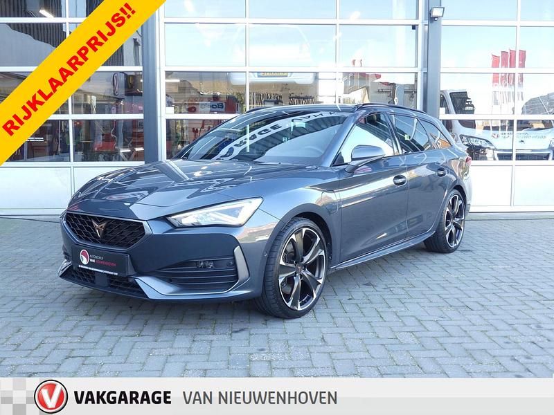 Grijs Gebruikt 2022 Cupra Leon VZ Stationwagen | € 24.999 (Goede deal) - Afbeelding 1/4