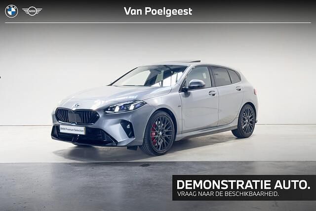Skyscraper grey metallic (grijs metallic) Gebruikt 2025 BMW 120 M Sport Hatchback | € 54.753 (Duur) - Afbeelding 1/4