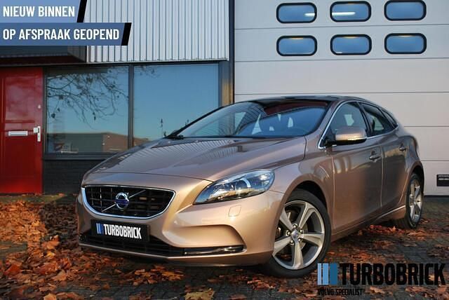 Occasion Volvo V40 Momentum 120 PK (88 kW) 2014 Bruin (metallic) Hatchback