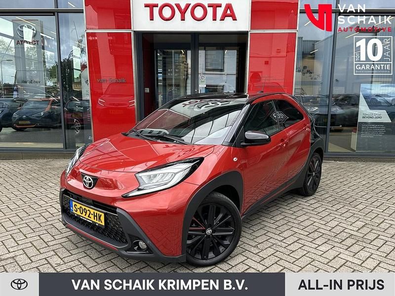 Rood Gebruikt 2023 Toyota Aygo X Premium SUV | € 23.440 - Afbeelding 1/4