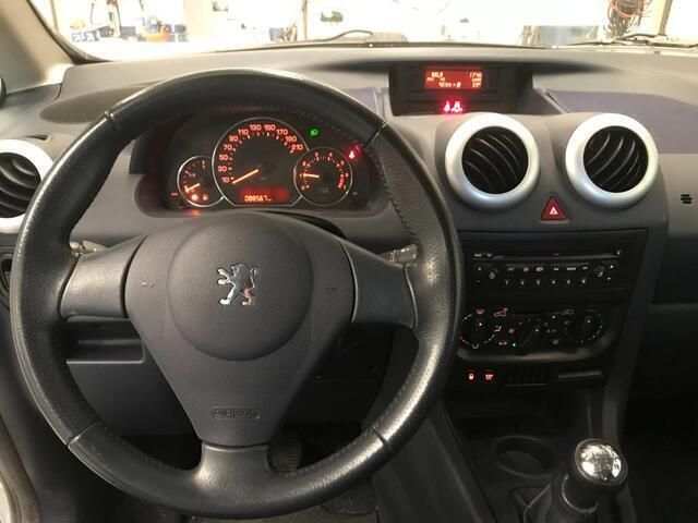 Occasion Peugeot 1007 73 PK (53 kW) 2006 Grijs MPV