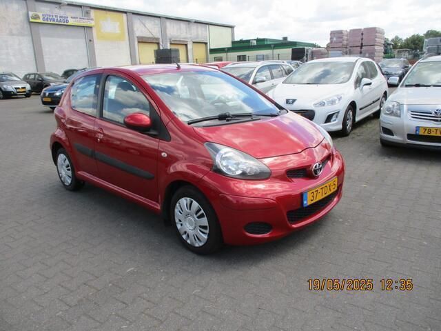 Occasion Toyota Aygo Comfort 68 PK (50 kW) 2012 Rood Hatchback