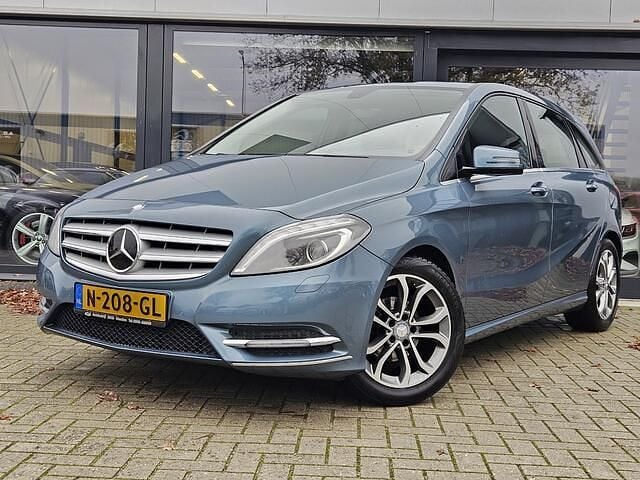 Blauw (metallic) Gebruikt 2012 Mercedes B180 Ambition MPV | € 8.900 (Goede deal) - Afbeelding 1/4