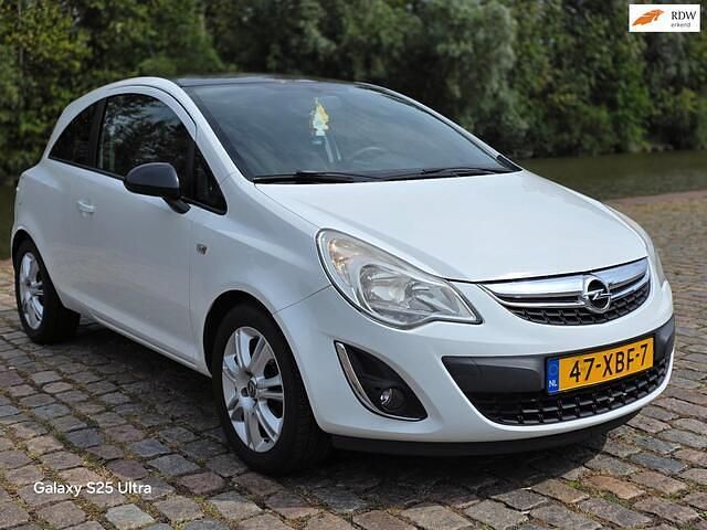 Wit Gebruikt 2012 Opel Corsa Edition Hatchback | € 1.999 (Goede deal) - Afbeelding 1/4