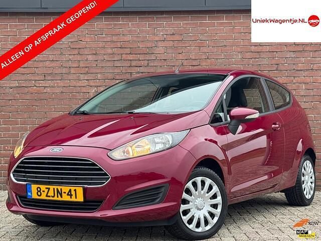 Rood Gebruikt 2015 Ford Fiesta Style Hatchback | € 6.995 (Goede deal) - Afbeelding 1/4