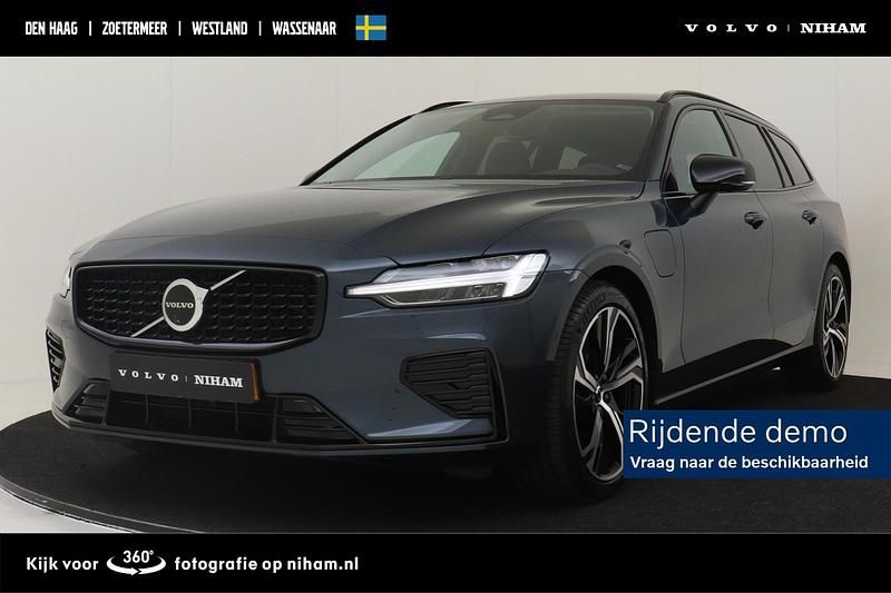 Blauw Occasion 2025 Volvo V60 Plus Stationwagen | € 47.890 (Iets duurder) - Afbeelding 1/4