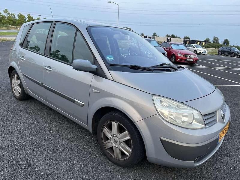 Zilver, metallic lak Gebruikt 2005 Renault Scénic II Luxe MPV | € 1.199 (Goede deal) - Afbeelding 1/4