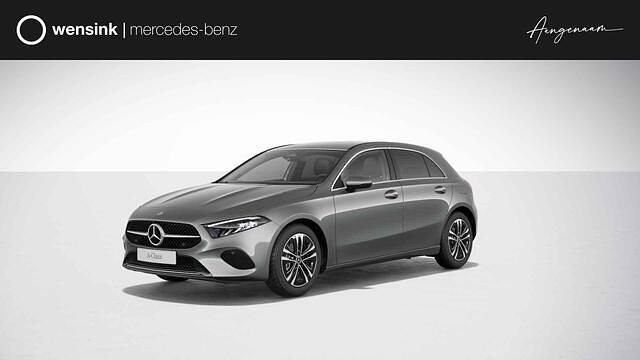 Grijs Nieuw 2025 Mercedes A180 Luxury Hatchback | € 39.477 - Afbeelding 1/4