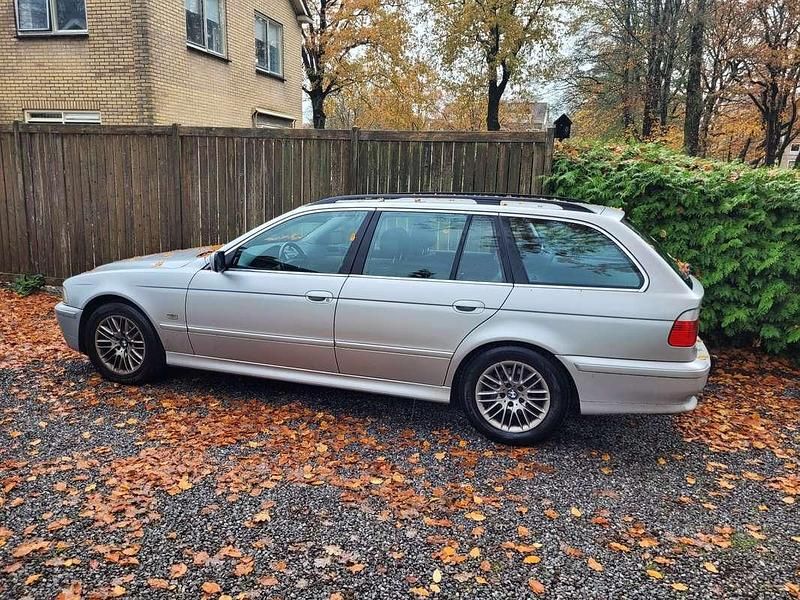 Zilver Gebruikt 2003 BMW 525 Stationwagen | € 2.500 (Goede deal) - Afbeelding 1/4