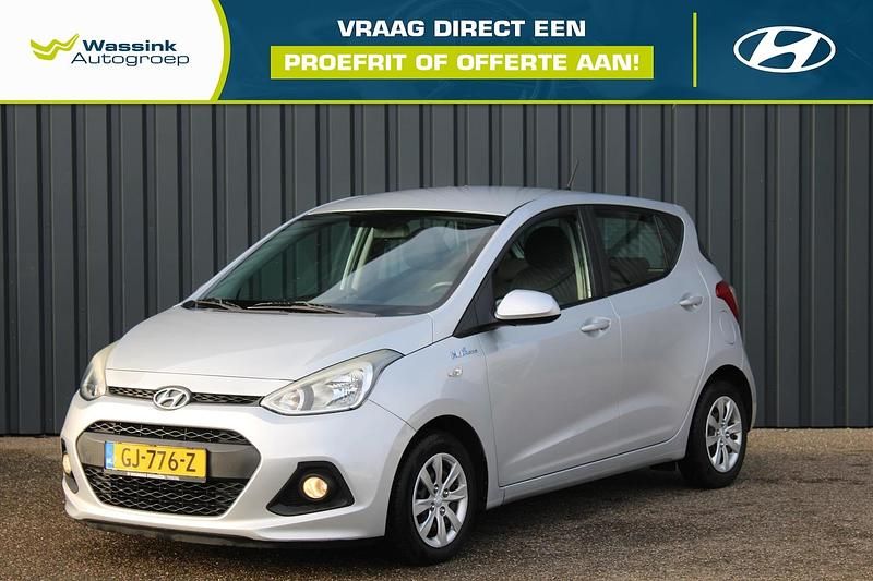 Grijs Occasion 2015 Hyundai i10 Comfort Hatchback | € 6.740 (Eerlijke prijs) - Afbeelding 1/4