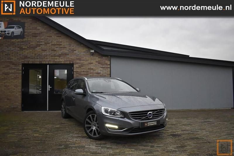 Grijs Gebruikt 2016 Volvo V60 Stationwagen | € 5.750 (Super prijs) - Afbeelding 1/4