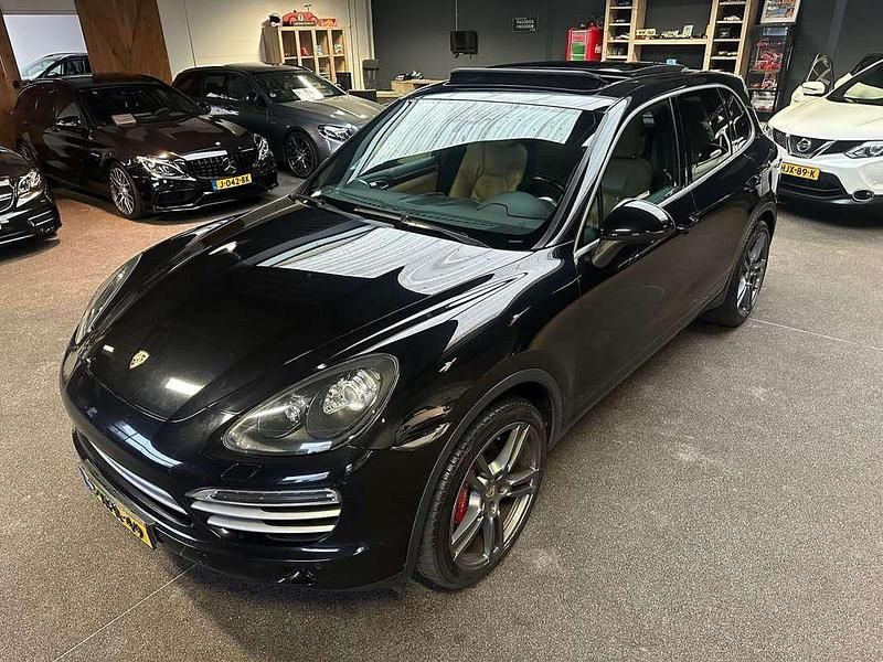 Zwart (metallic) Gebruikt 2014 Porsche Cayenne Platinum Edition SUV | € 16.950 - Afbeelding 1/4
