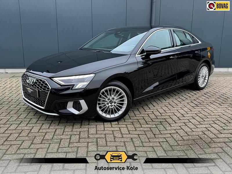 Zwart Occasion 2023 Audi A3 Advanced Sedan | € 23.440 (Goede deal) - Afbeelding 1/4