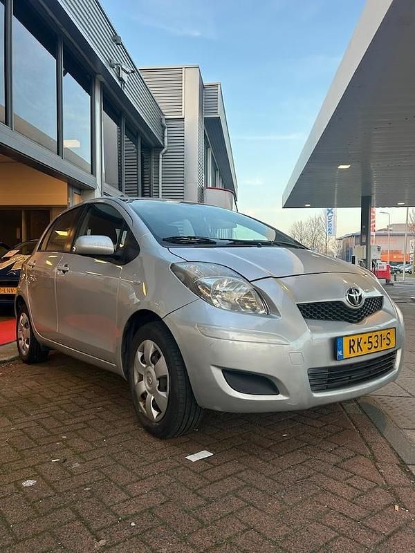 Occasion Toyota Yaris Cool 69 PK (50 kW) 2011 Grijs (metallic) Hatchback