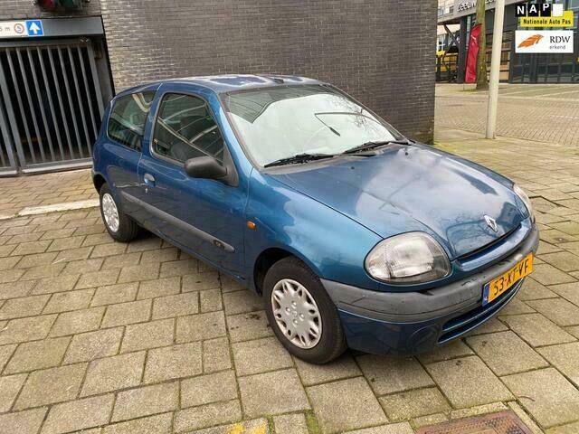 Blauw Gebruikt 1998 Renault Clio II Hatchback | € 1.250 (Eerlijke prijs) - Afbeelding 1/4
