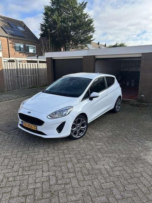 Wit Gebruikt 2018 Ford Fiesta Trend Hatchback | € 9.500 (Eerlijke prijs) - Afbeelding 1/4