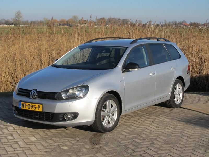 Grijs Occasion 2017 VW Golf VII Highline Stationwagen | € 6.500 (Super prijs) - Afbeelding 1/4