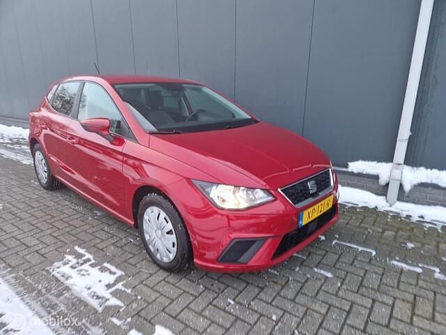 Rood Occasion 2019 Seat Ibiza Business Hatchback | € 11.775 (Goede deal) - Afbeelding 1/4