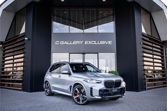 Grijs Gebruikt 2024 BMW X5 M Sport SUV | € 94.895 (Eerlijke prijs) - Afbeelding 1/4