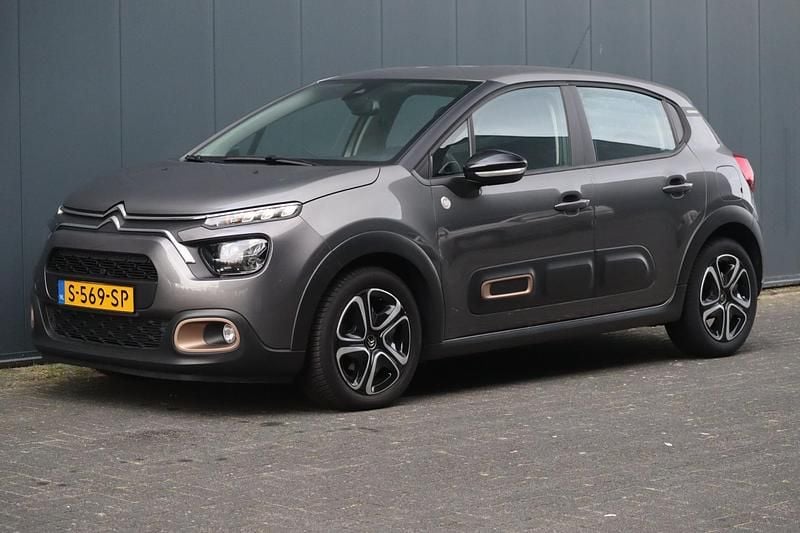 Grijs Gebruikt 2023 Citroën C3 PureTech Hatchback | € 12.950 (Eerlijke prijs) - Afbeelding 1/4