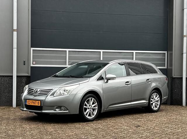 Grijs Gebruikt 2011 Toyota Avensis Business Edition Stationwagen | € 5.950 (Goede deal) - Afbeelding 1/4