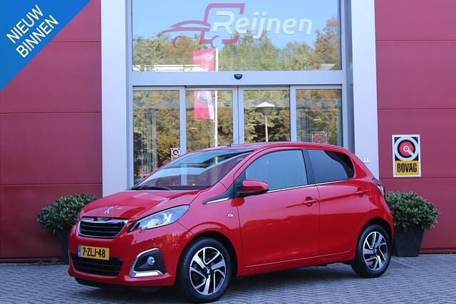 Rood Gebruikt 2015 Peugeot 108 Allure Hatchback | € 11.990 (Iets duurder) - Afbeelding 1/4