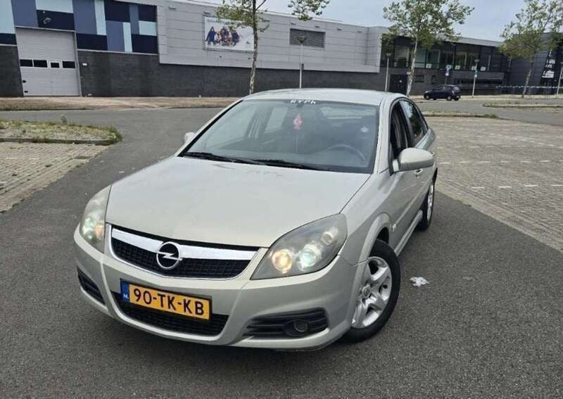 Gebruikt 2006 Opel Vectra Edition Sedan | € 2.300 (Eerlijke prijs) - Afbeelding 1/4