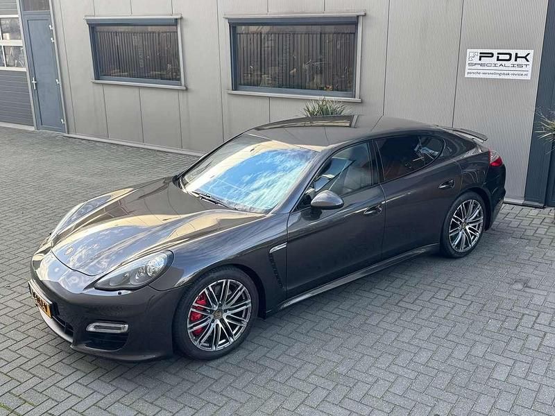Bruin Gebruikt 2012 Porsche Panamera Hatchback | € 29.500 (Eerlijke prijs) - Afbeelding 1/4