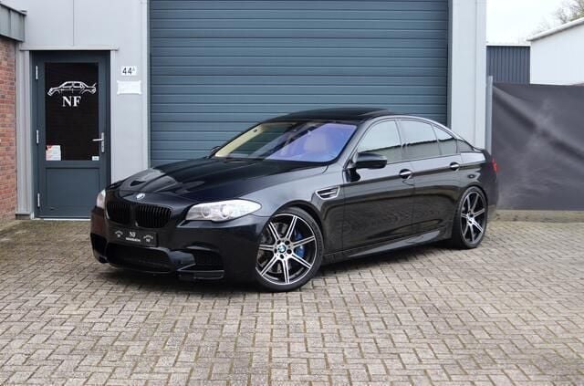 Blauw, metallic lak Gebruikt 2012 BMW M5 Comfort Edition Sedan | € 37.500 (Eerlijke prijs) - Afbeelding 1/4