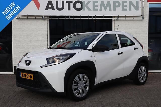 Wit Gebruikt 2022 Toyota Aygo X Play SUV | € 14.500 (Super prijs) - Afbeelding 1/4